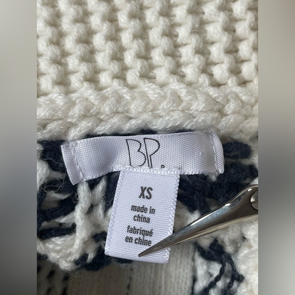 Fair Isle White and Black Full Zip Sweater - Picture 5 of 5